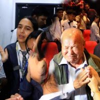 विजय र केकीले भने– बुवाआमालाई ‘जनै हराएको मान्छे’ हलमा हेराउँ, बुवाको मुख हेर्ने दिनको उपहार हुनेछ