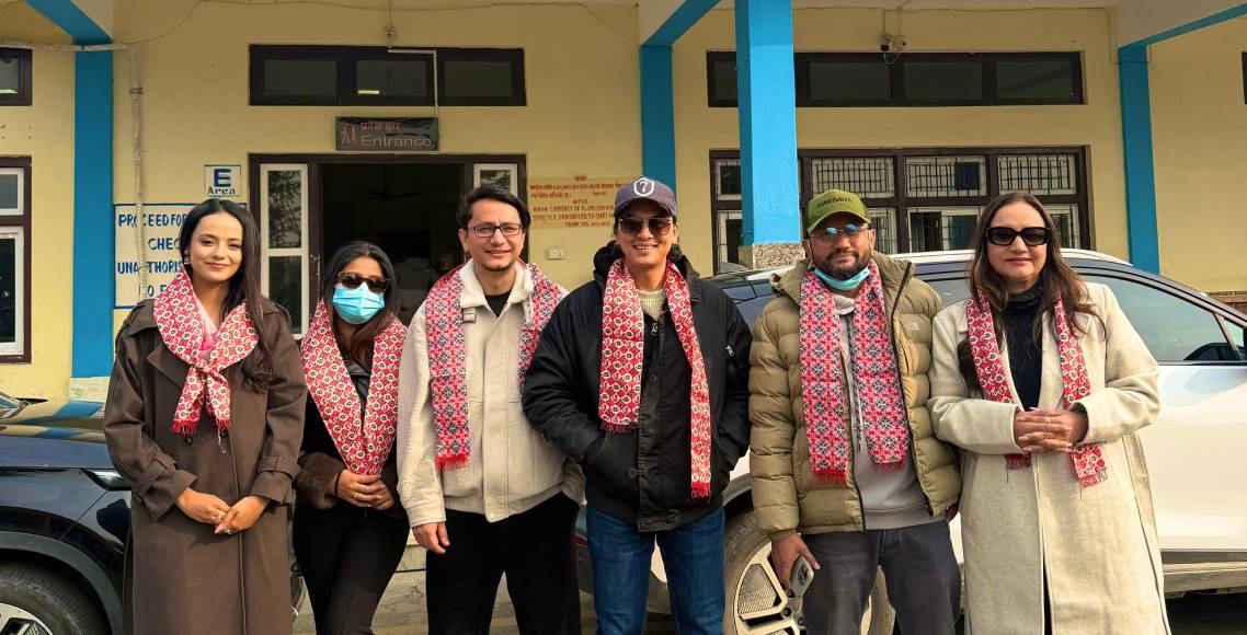 हलमा ‘आ बाट आमा’को क्रेज, दर्शक भेट्न निस्किए टिम