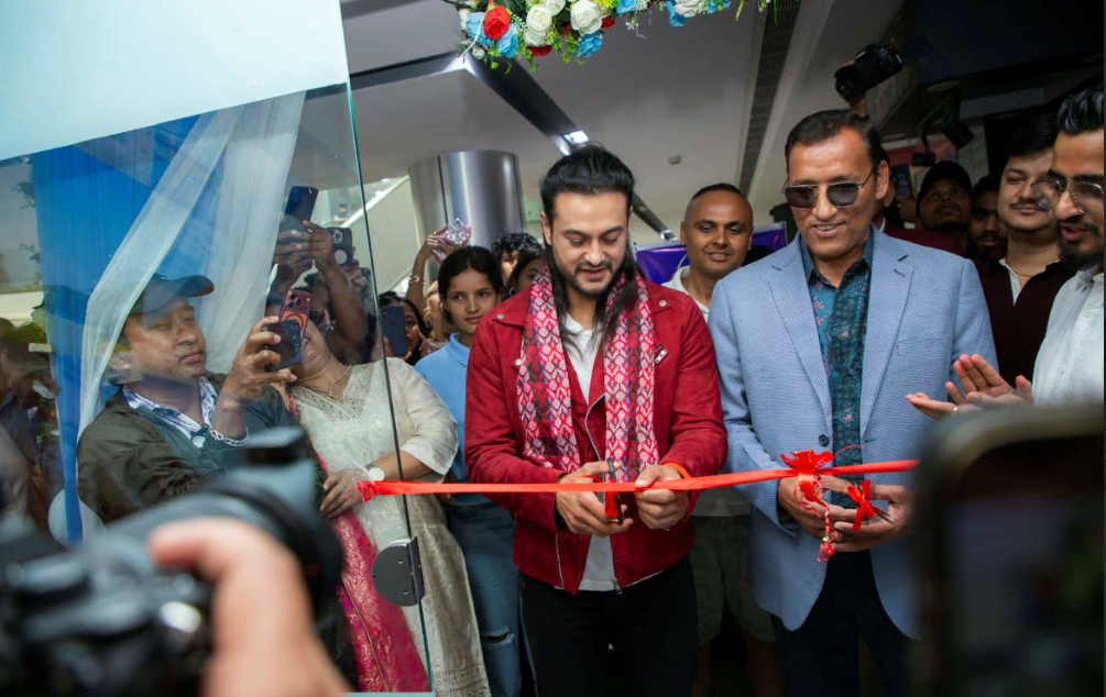 प्रदीप खड्काले चितवनमा उद्घाटन गरे १८ डी सिनेमा