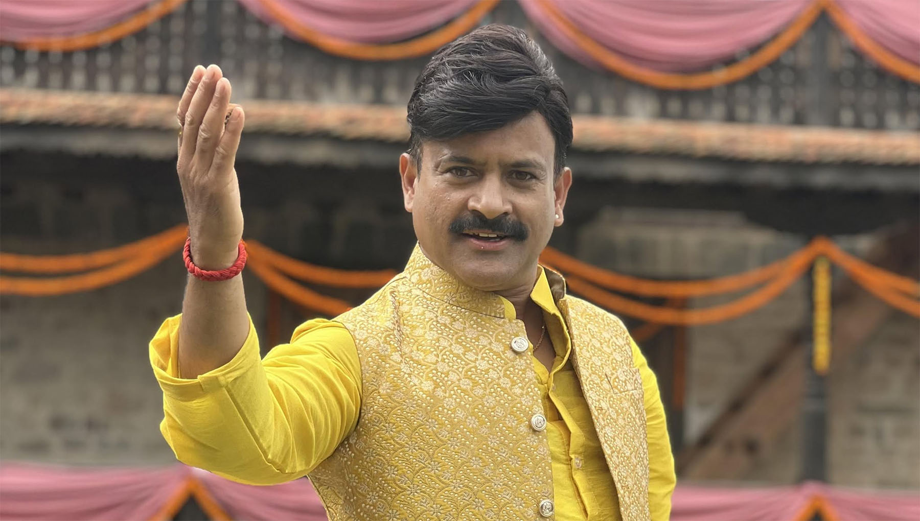 जीतुलाई वितरकले भने– टिकट किन्न पैसा ठिक पार्दै गर्नु