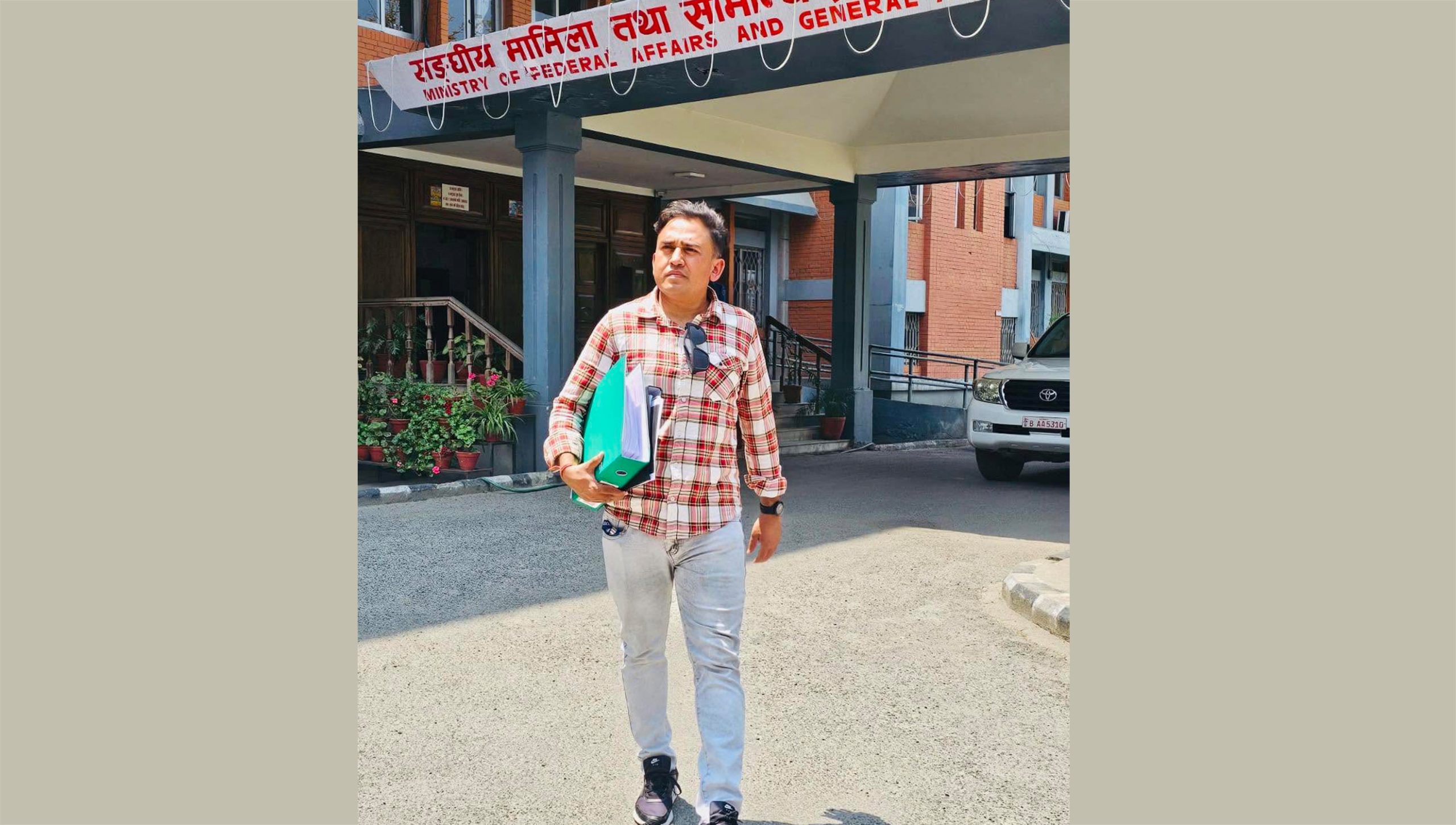 सरकारले गौतमबुद्ध अन्तर्राष्ट्रिय क्रिकेट रंगशाला बनाउने भएपछि अमेरिकाबाट फर्किए धुर्मुस